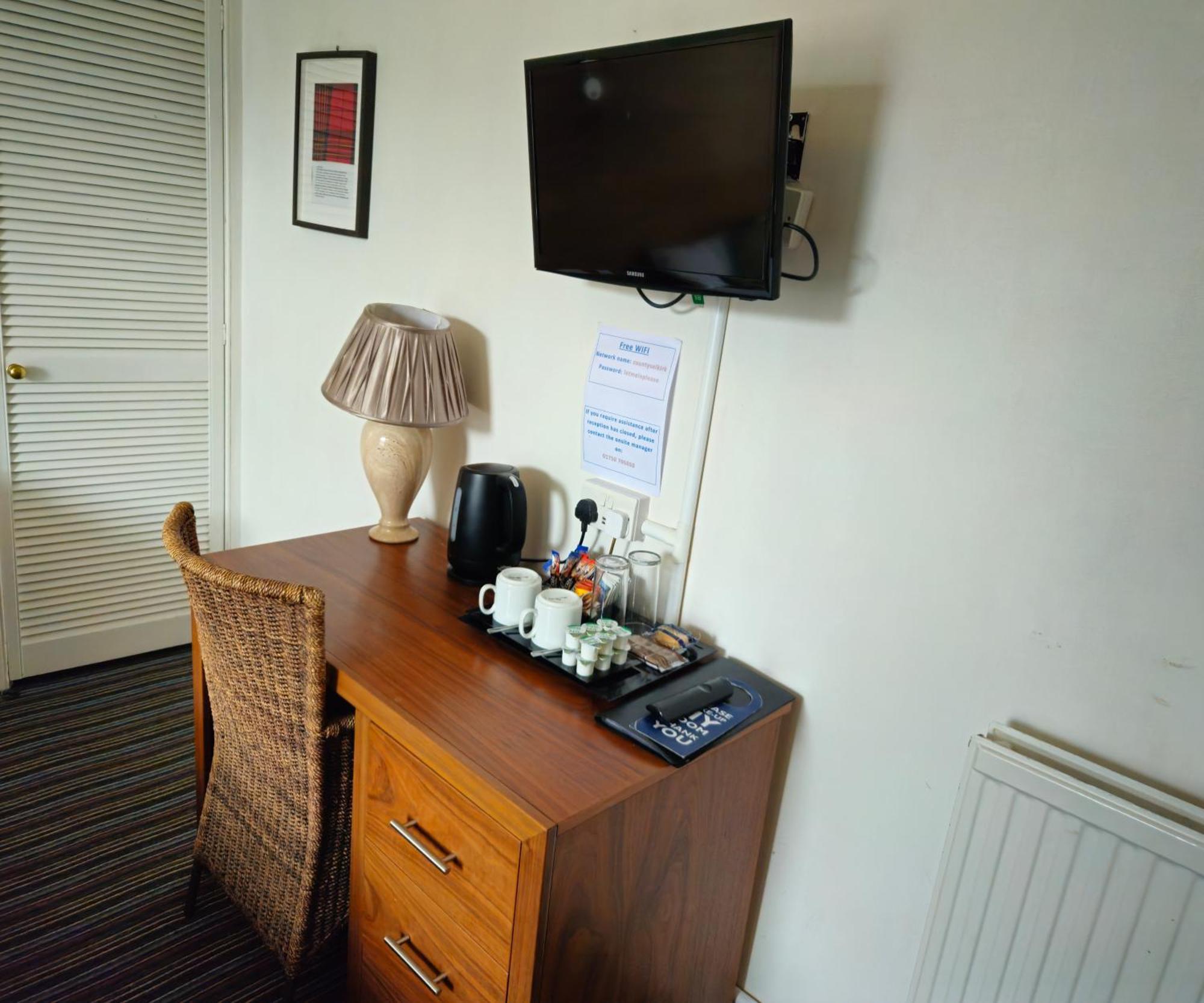The County Hotel - Self Check-In, Ultra Fast Wi-Fi, Free Parking, Central Location Selkirk Bagian luar foto