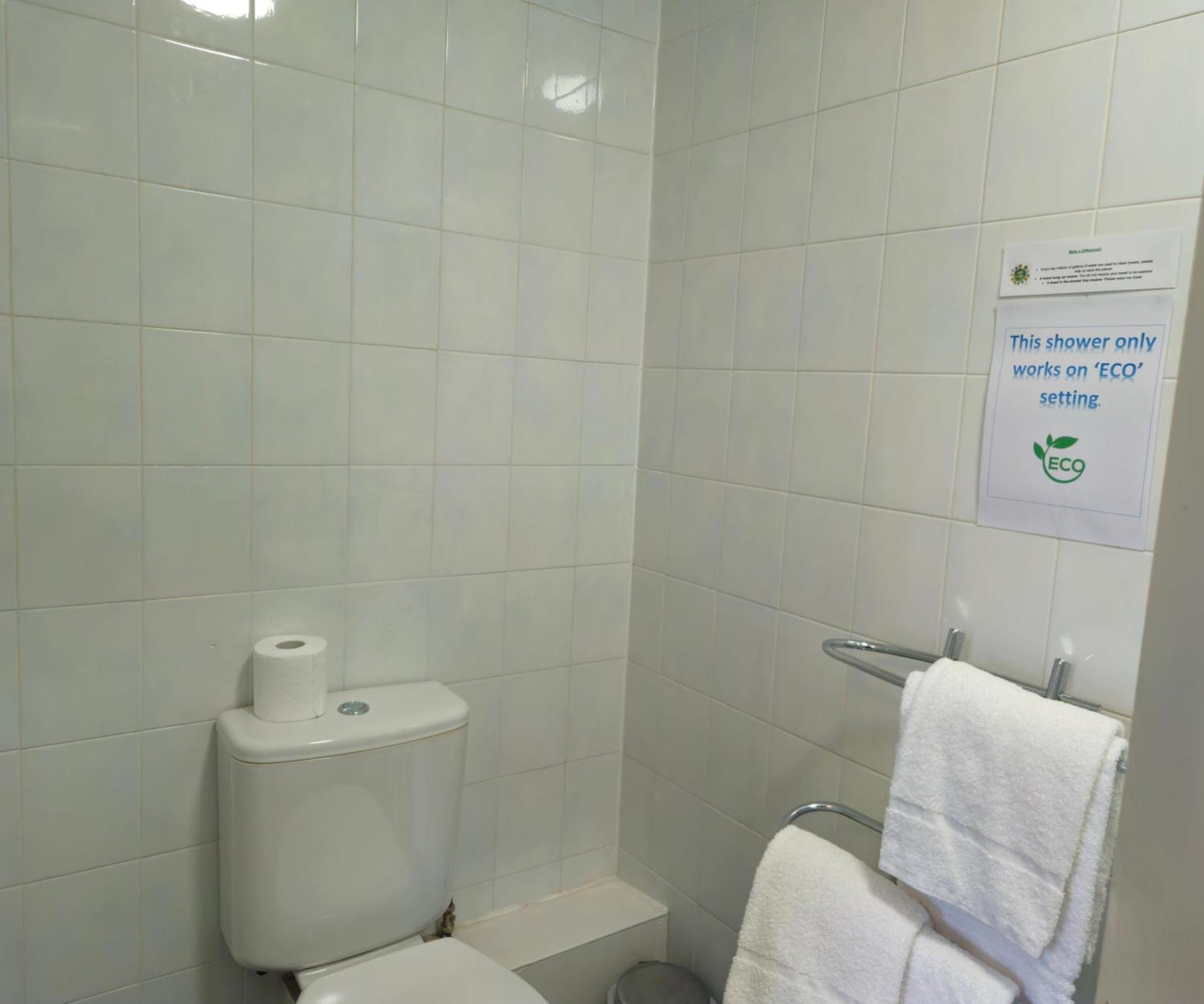 The County Hotel - Self Check-In, Ultra Fast Wi-Fi, Free Parking, Central Location Selkirk Bagian luar foto