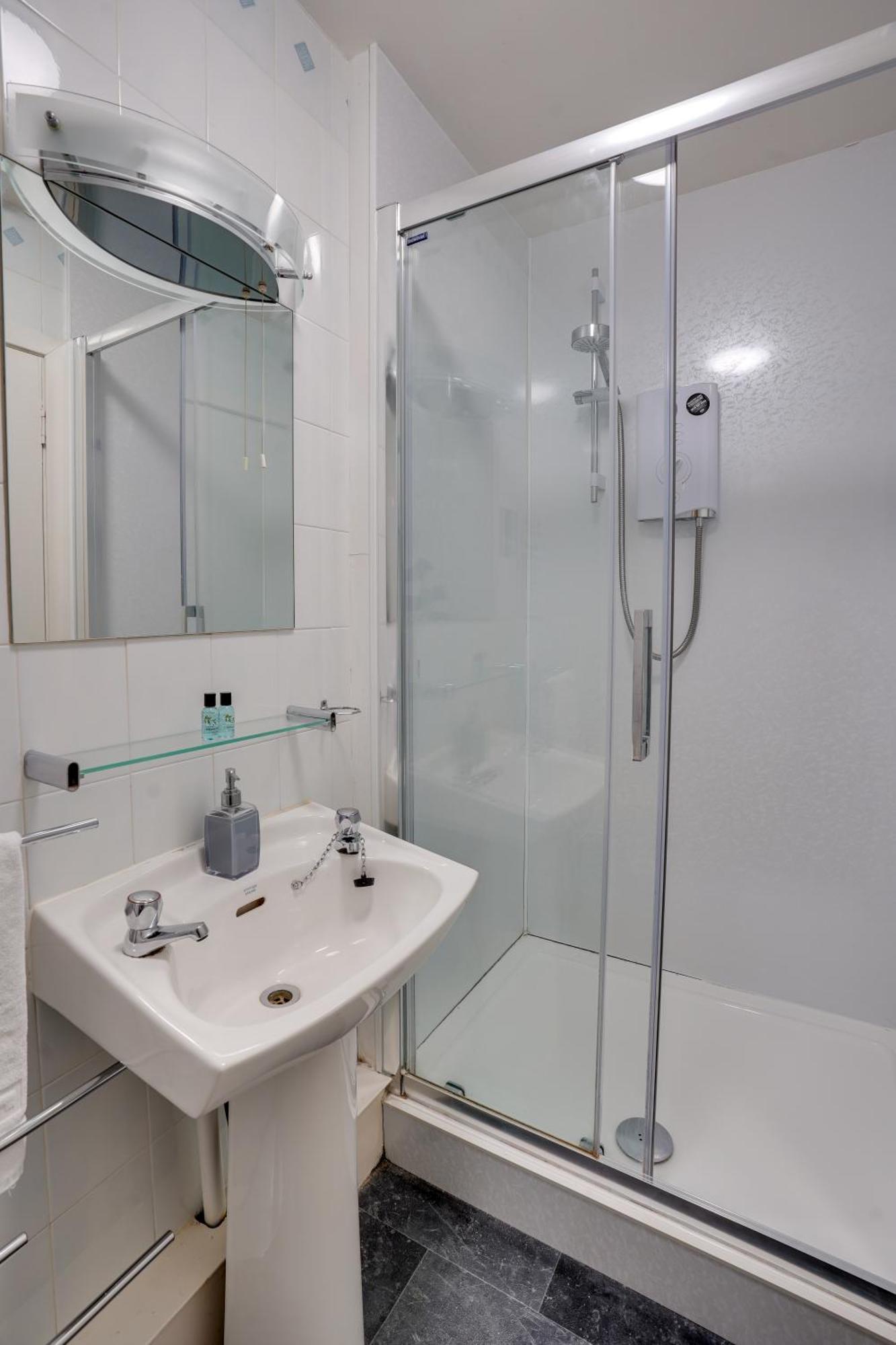 The County Hotel - Self Check-In, Ultra Fast Wi-Fi, Free Parking, Central Location Selkirk Bagian luar foto