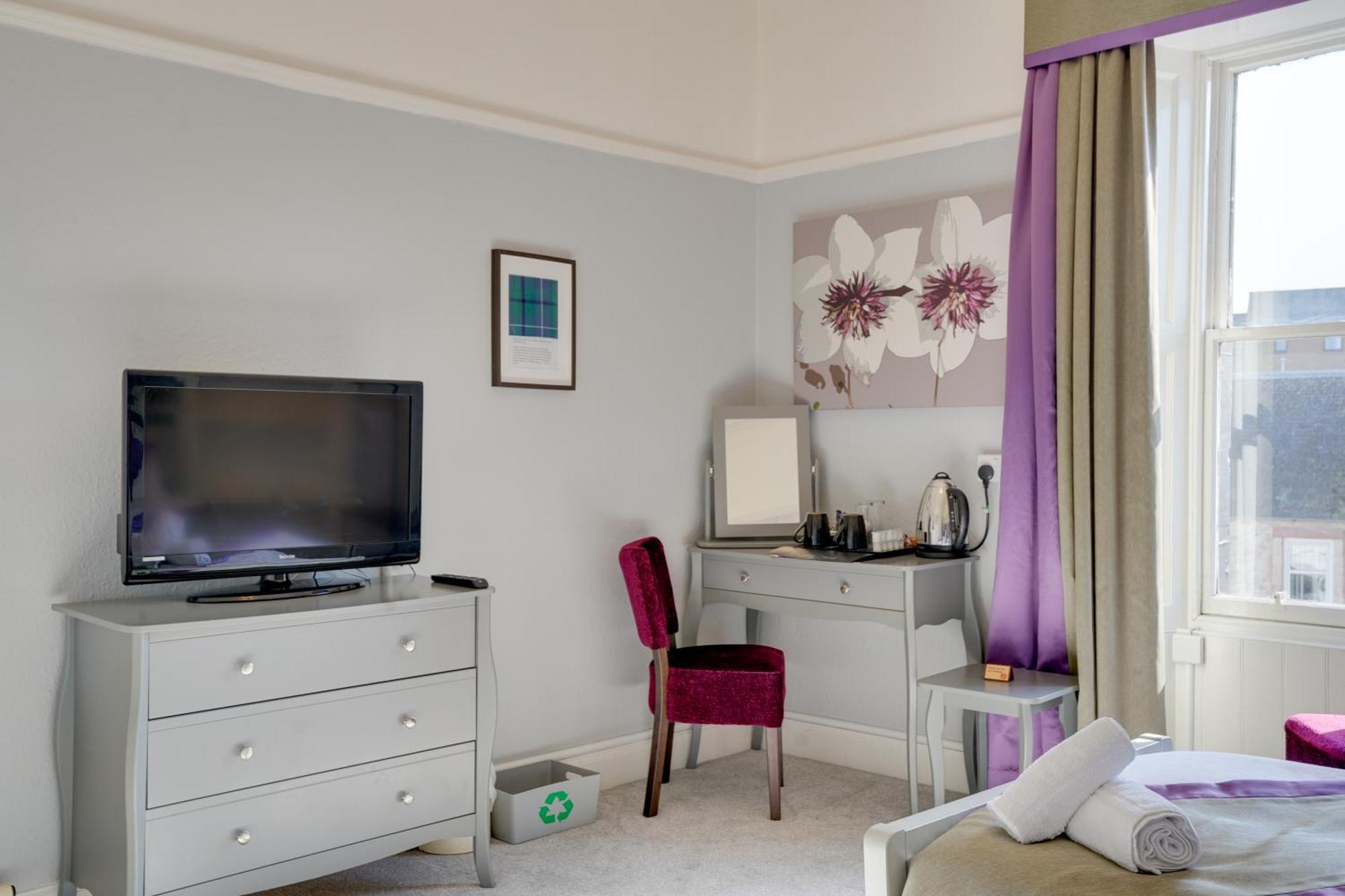 The County Hotel - Self Check-In, Ultra Fast Wi-Fi, Free Parking, Central Location Selkirk Bagian luar foto