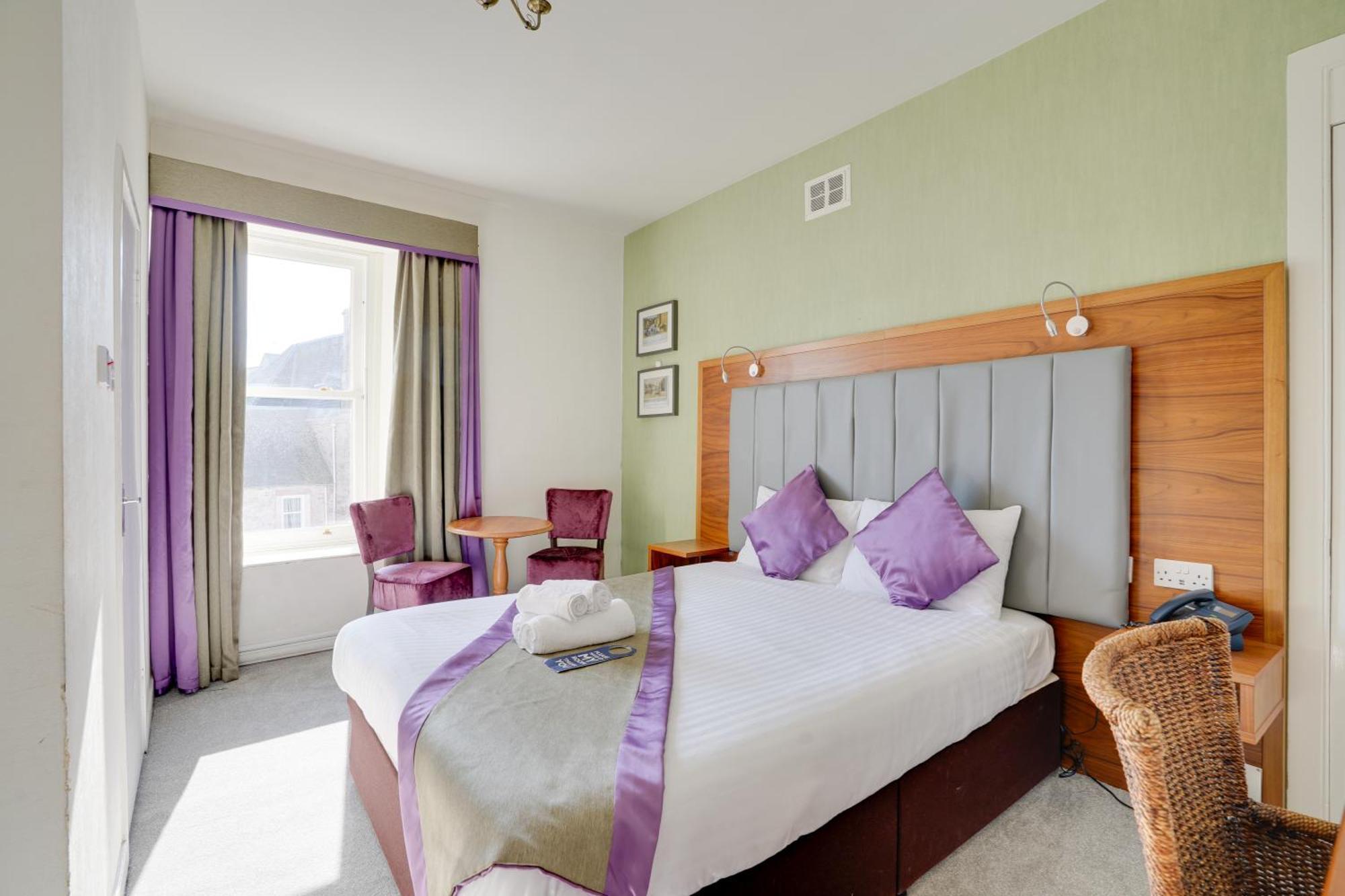 The County Hotel - Self Check-In, Ultra Fast Wi-Fi, Free Parking, Central Location Selkirk Bagian luar foto
