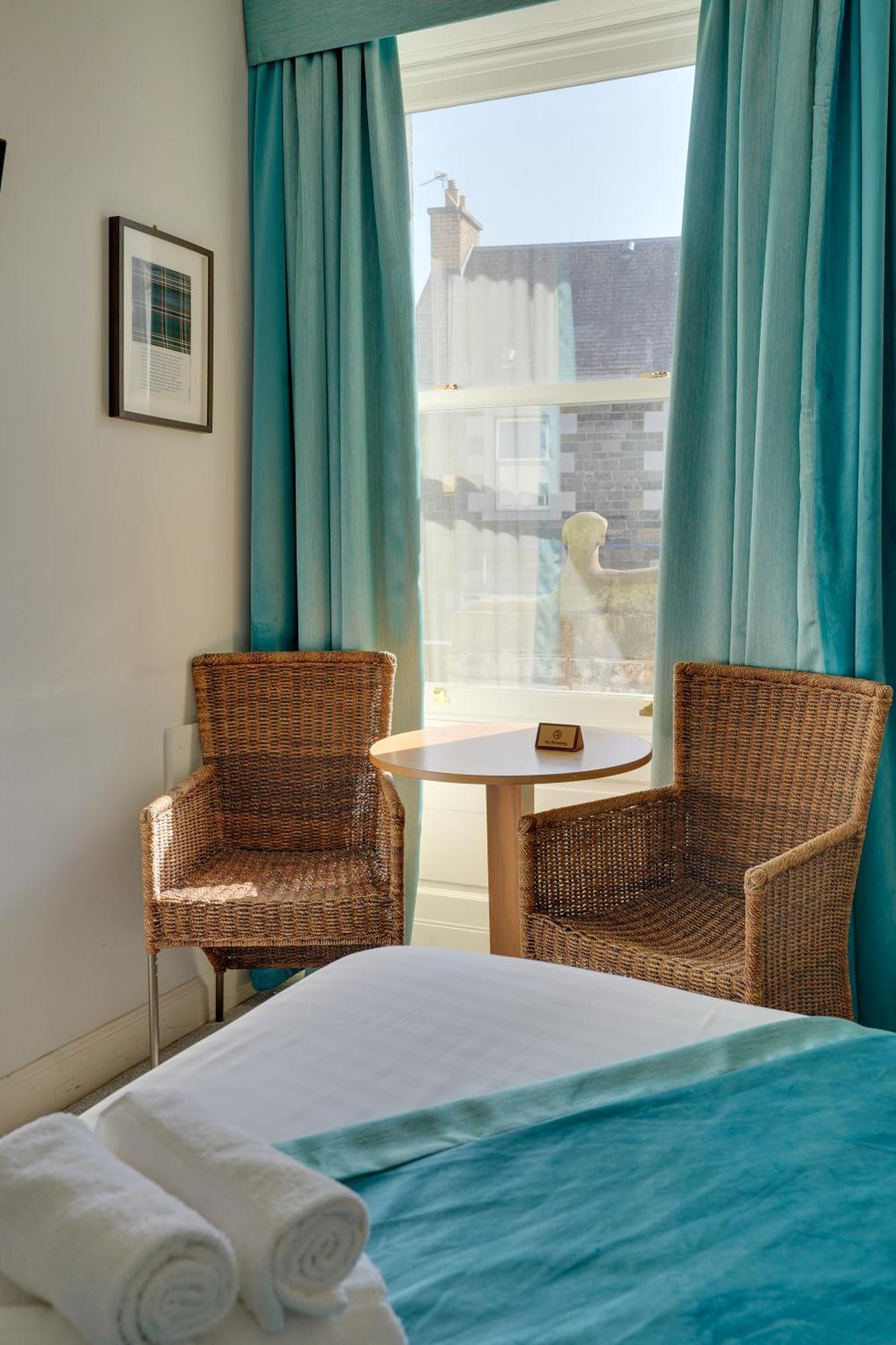 The County Hotel - Self Check-In, Ultra Fast Wi-Fi, Free Parking, Central Location Selkirk Bagian luar foto