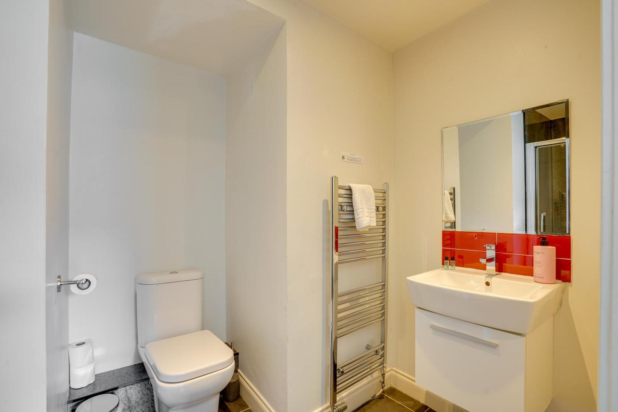 The County Hotel - Self Check-In, Ultra Fast Wi-Fi, Free Parking, Central Location Selkirk Bagian luar foto