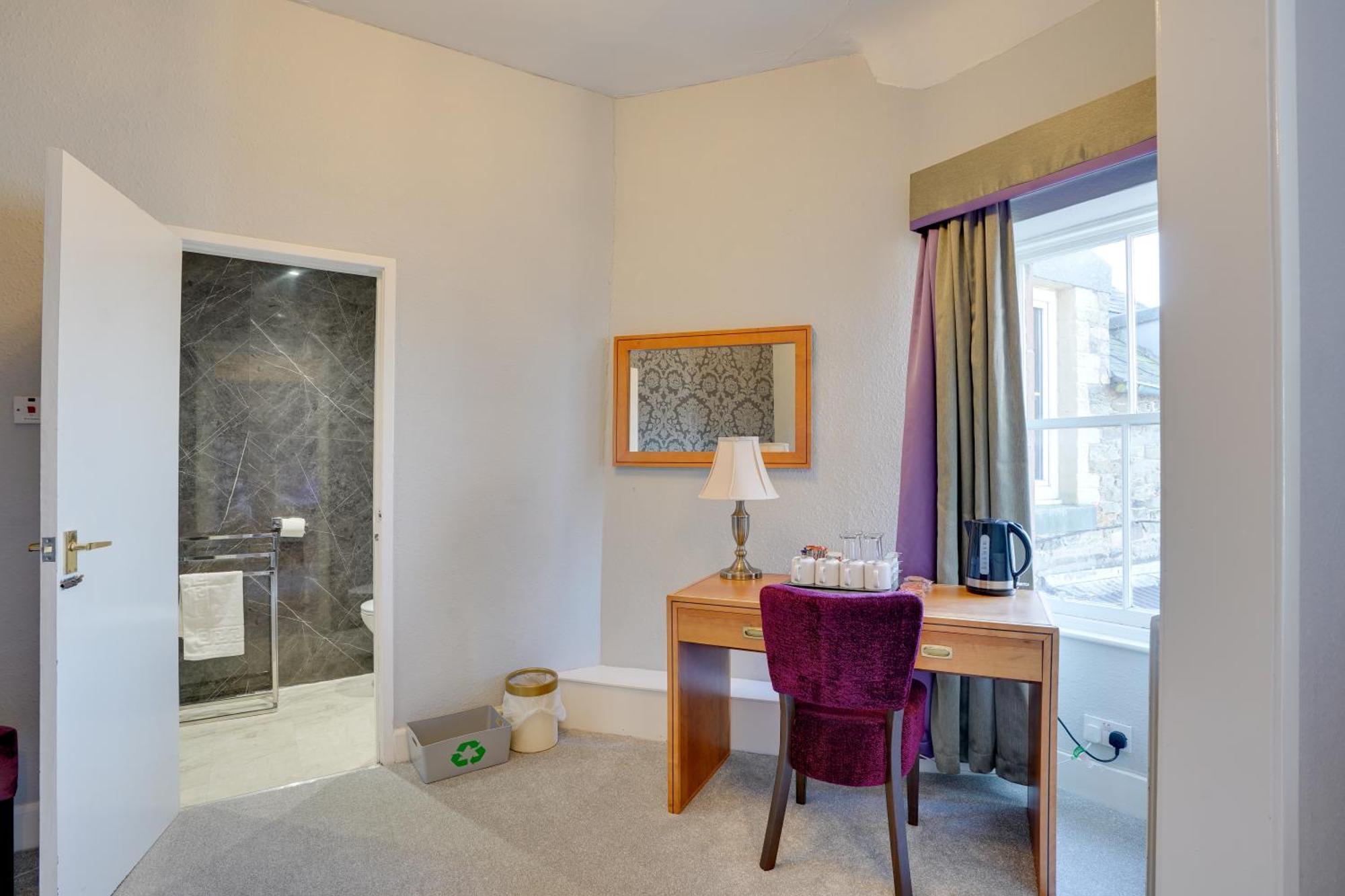 The County Hotel - Self Check-In, Ultra Fast Wi-Fi, Free Parking, Central Location Selkirk Bagian luar foto
