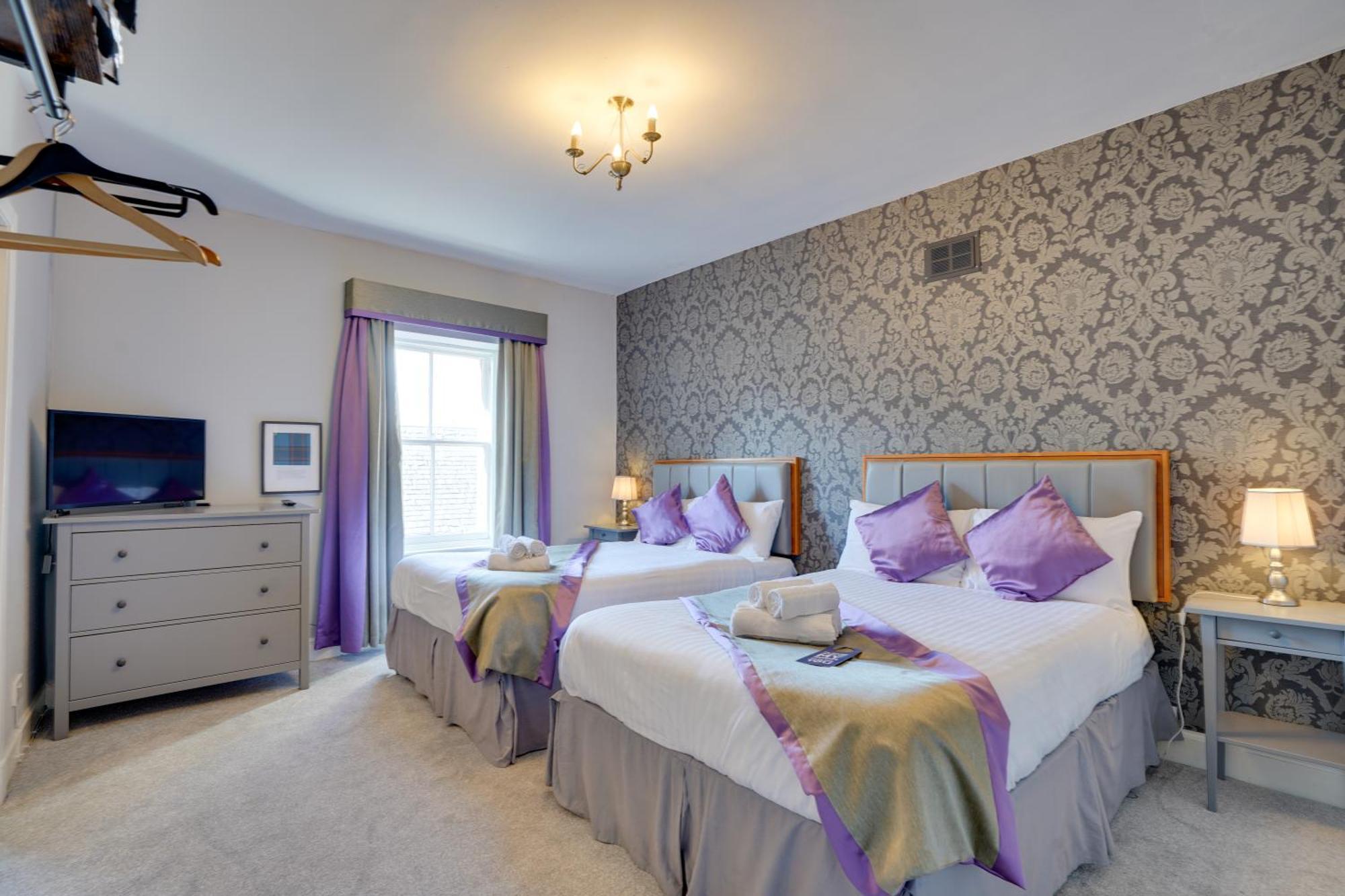 The County Hotel - Self Check-In, Ultra Fast Wi-Fi, Free Parking, Central Location Selkirk Bagian luar foto