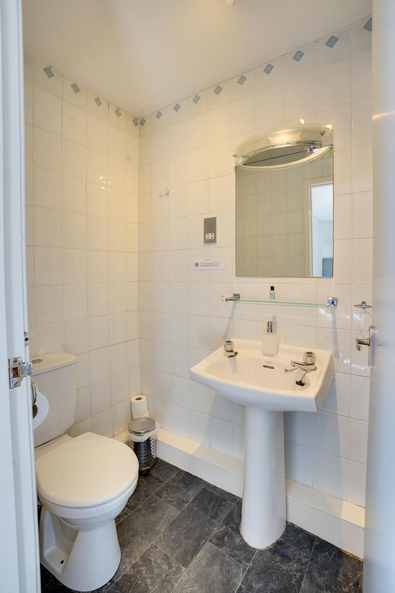 The County Hotel - Self Check-In, Ultra Fast Wi-Fi, Free Parking, Central Location Selkirk Bagian luar foto