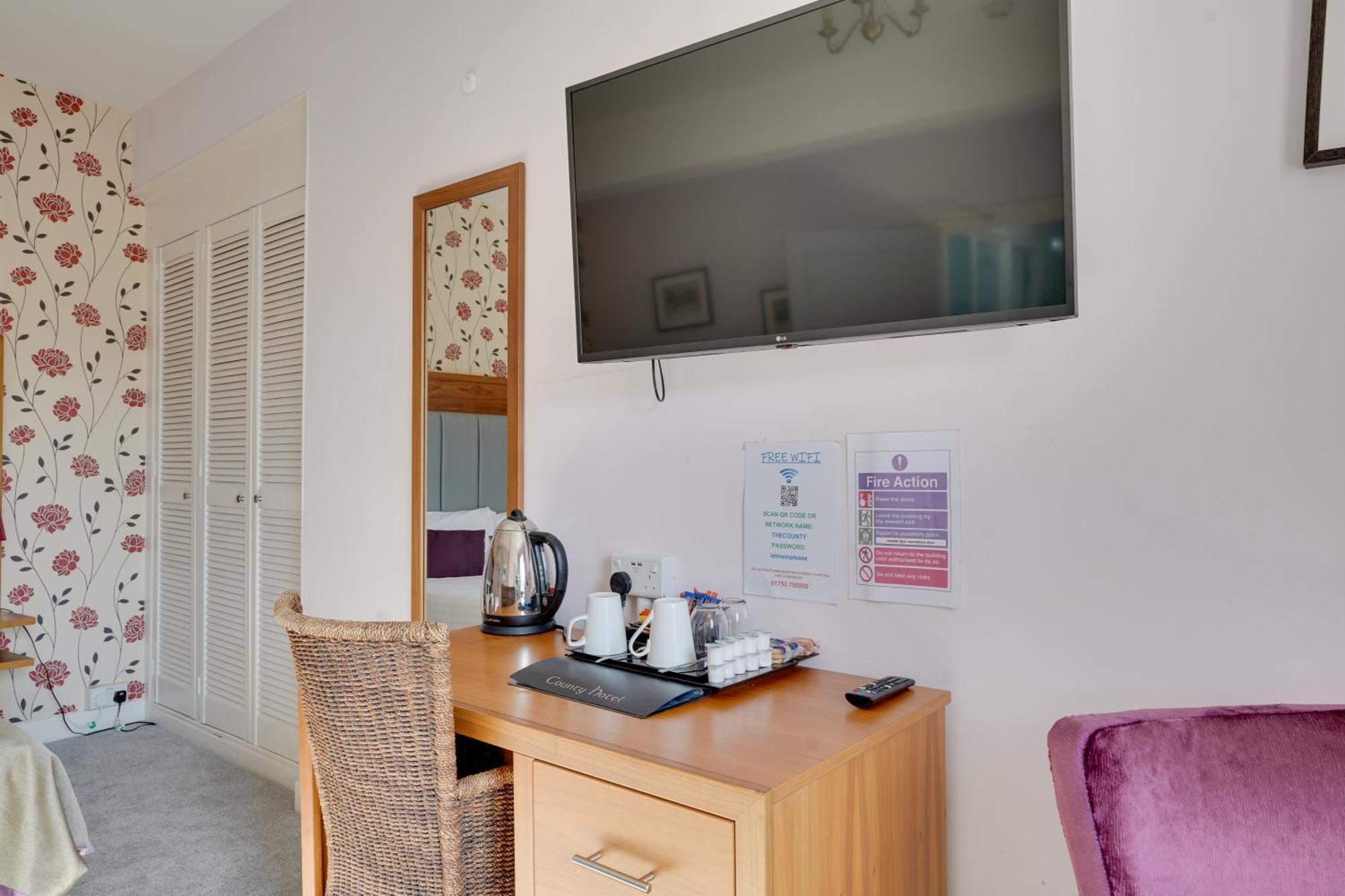 The County Hotel - Self Check-In, Ultra Fast Wi-Fi, Free Parking, Central Location Selkirk Bagian luar foto