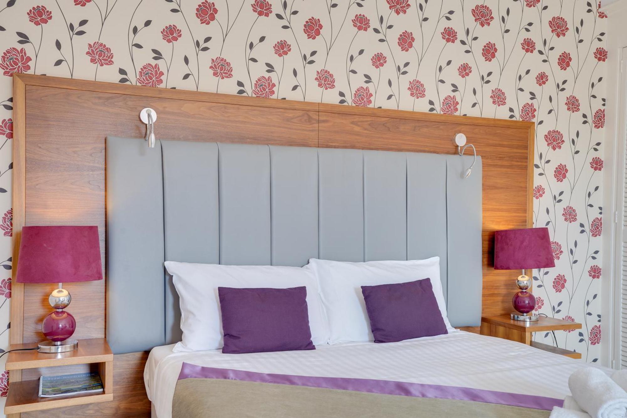 The County Hotel - Self Check-In, Ultra Fast Wi-Fi, Free Parking, Central Location Selkirk Bagian luar foto