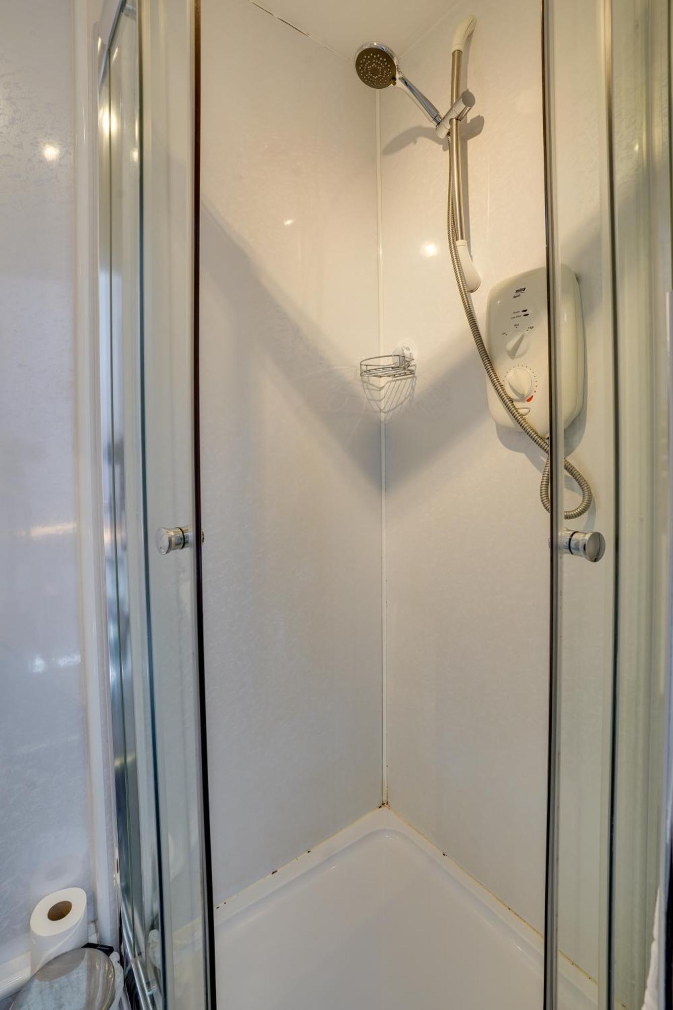 The County Hotel - Self Check-In, Ultra Fast Wi-Fi, Free Parking, Central Location Selkirk Bagian luar foto